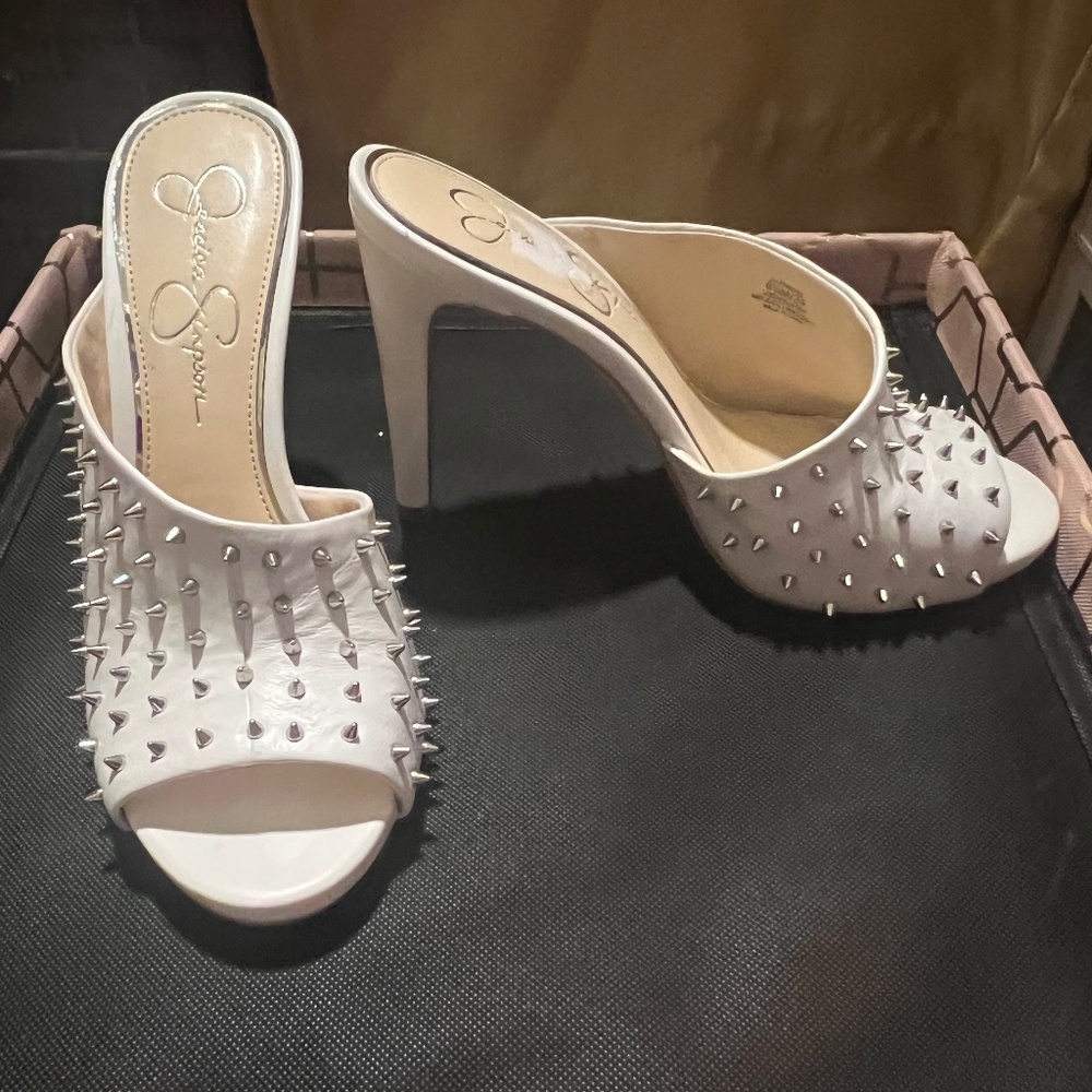 8 1/2 Jessica Simpson Brand New Off White Spike Heels